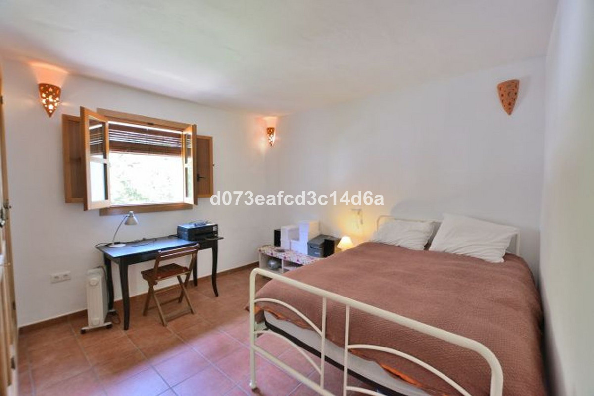 4 Bed Townhouse for sale in Arriate Costa Del Sol, Málaga, Spain