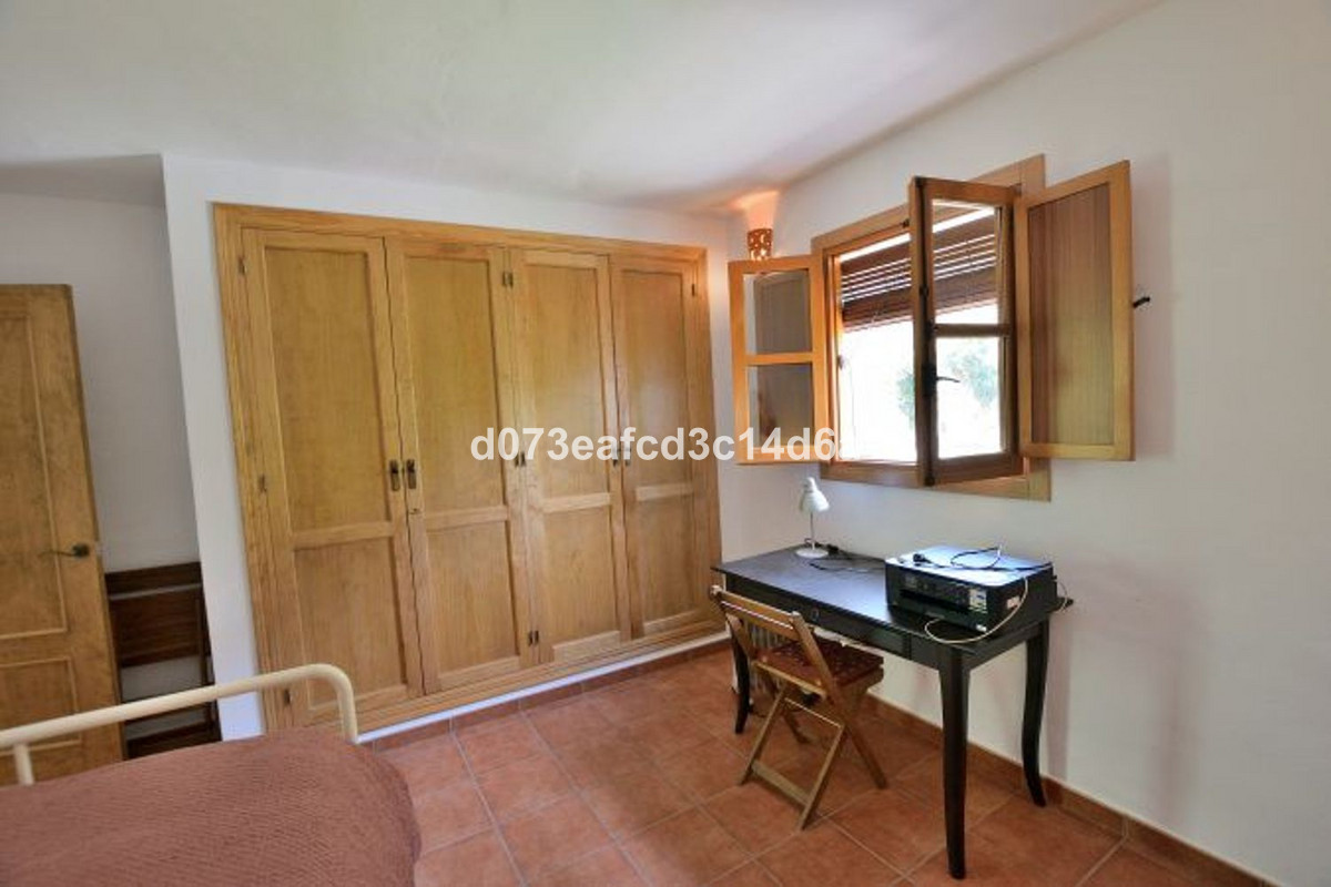 4 Bed Townhouse for sale in Arriate Costa Del Sol, Málaga, Spain