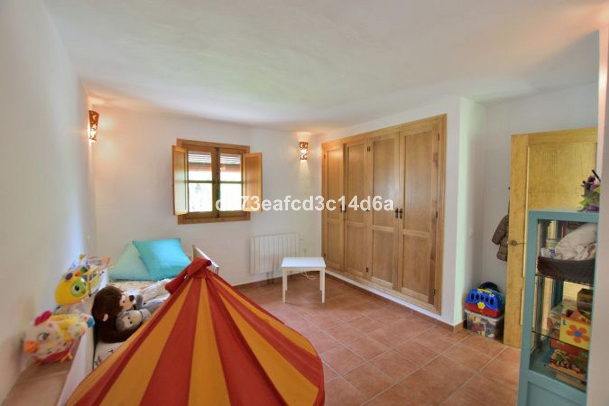 4 Bed Townhouse for sale in Arriate Costa Del Sol, Málaga, Spain
