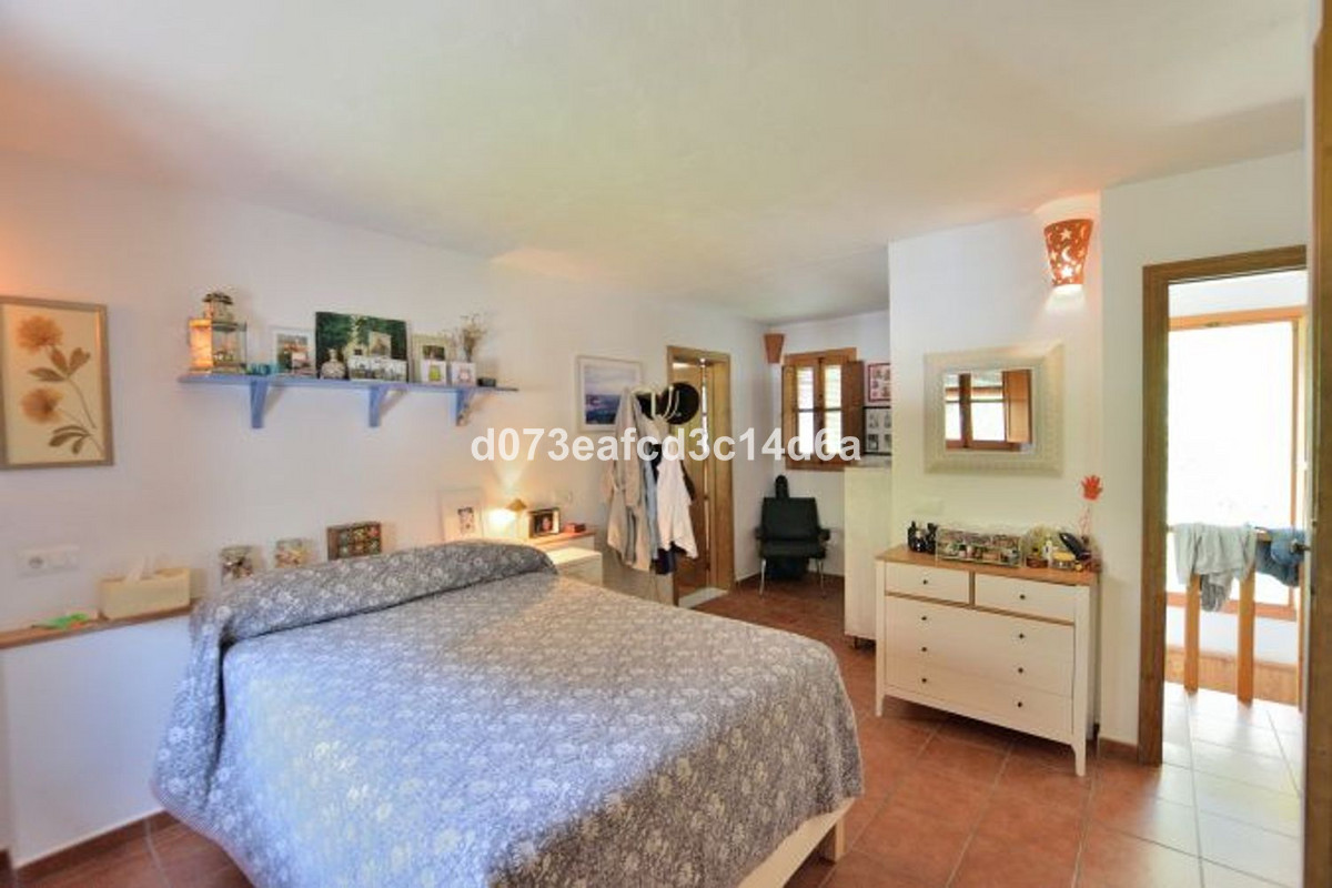 4 Bed Townhouse for sale in Arriate Costa Del Sol, Málaga, Spain