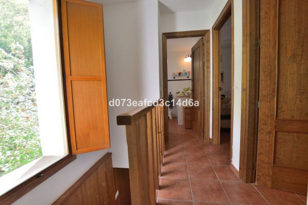4 Bed Townhouse for sale in Arriate Costa Del Sol, Málaga, Spain