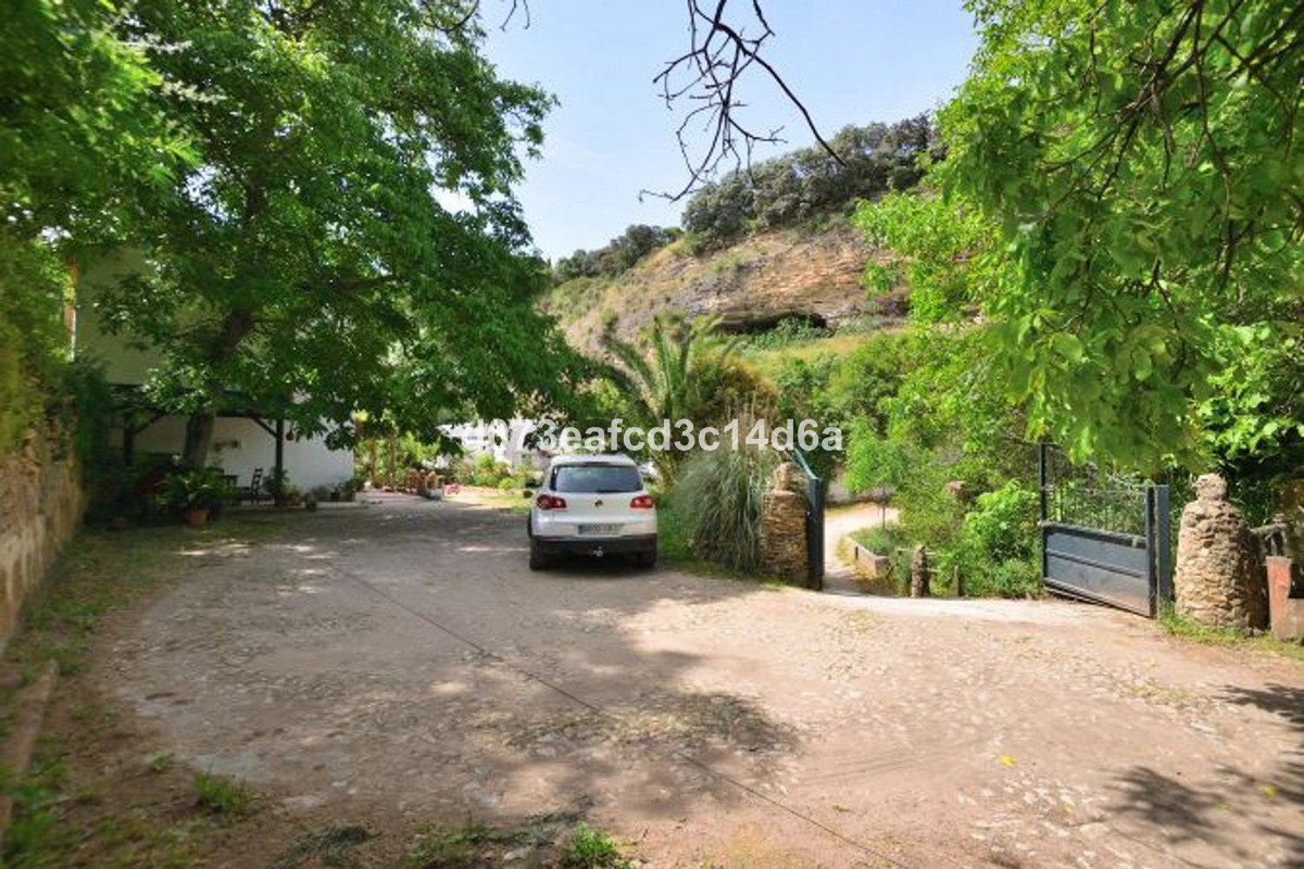 4 Bed Townhouse for sale in Arriate Costa Del Sol, Málaga, Spain