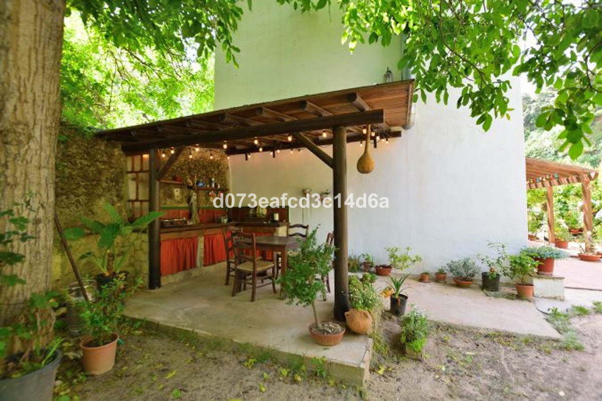 4 Bed Townhouse for sale in Arriate Costa Del Sol, Málaga, Spain