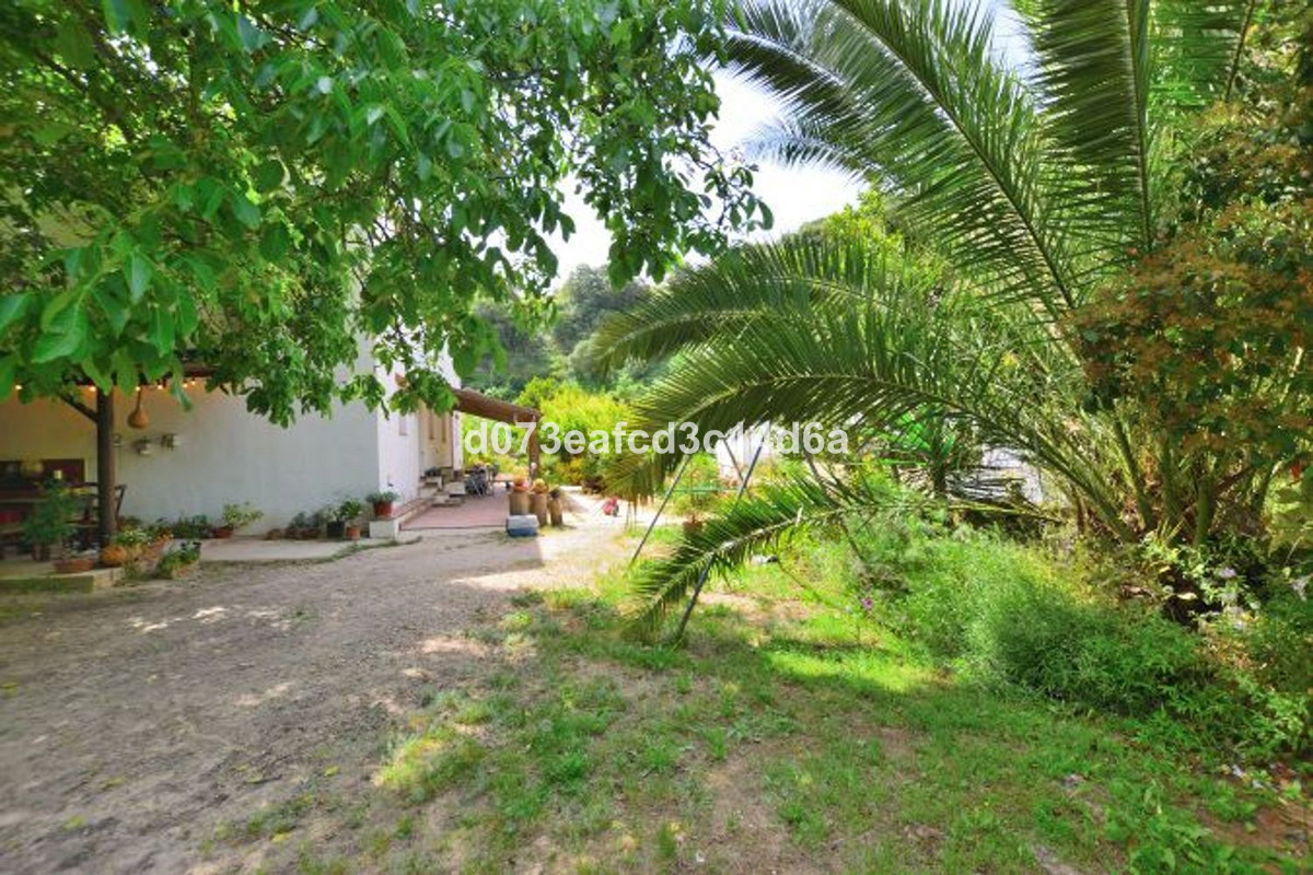 4 Bed Townhouse for sale in Arriate Costa Del Sol, Málaga, Spain