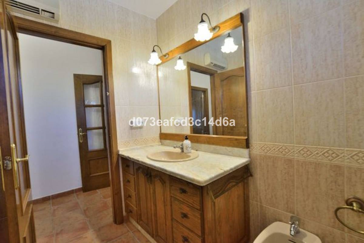 Se vende Finca - Cortijo de 2 dormitorios en Costa Del Sol, Málaga, España
