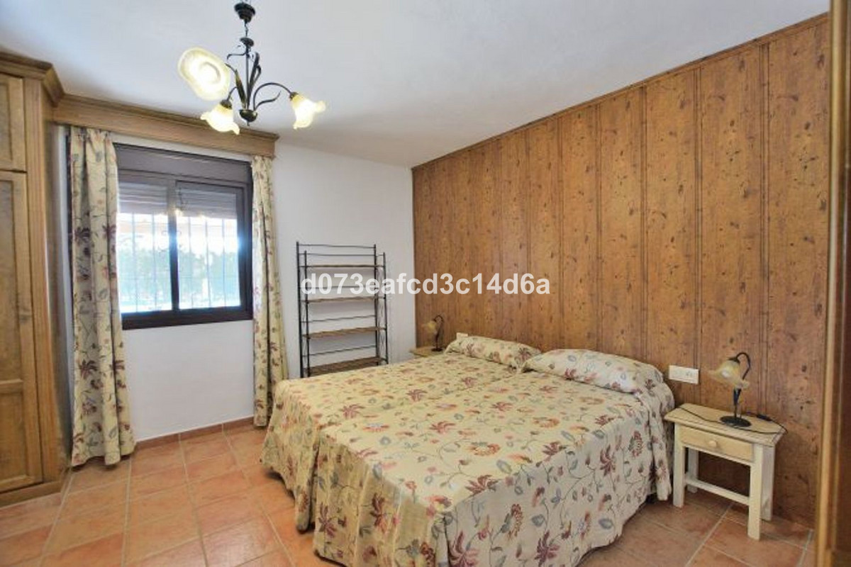 Se vende Finca - Cortijo de 2 dormitorios en Costa Del Sol, Málaga, España
