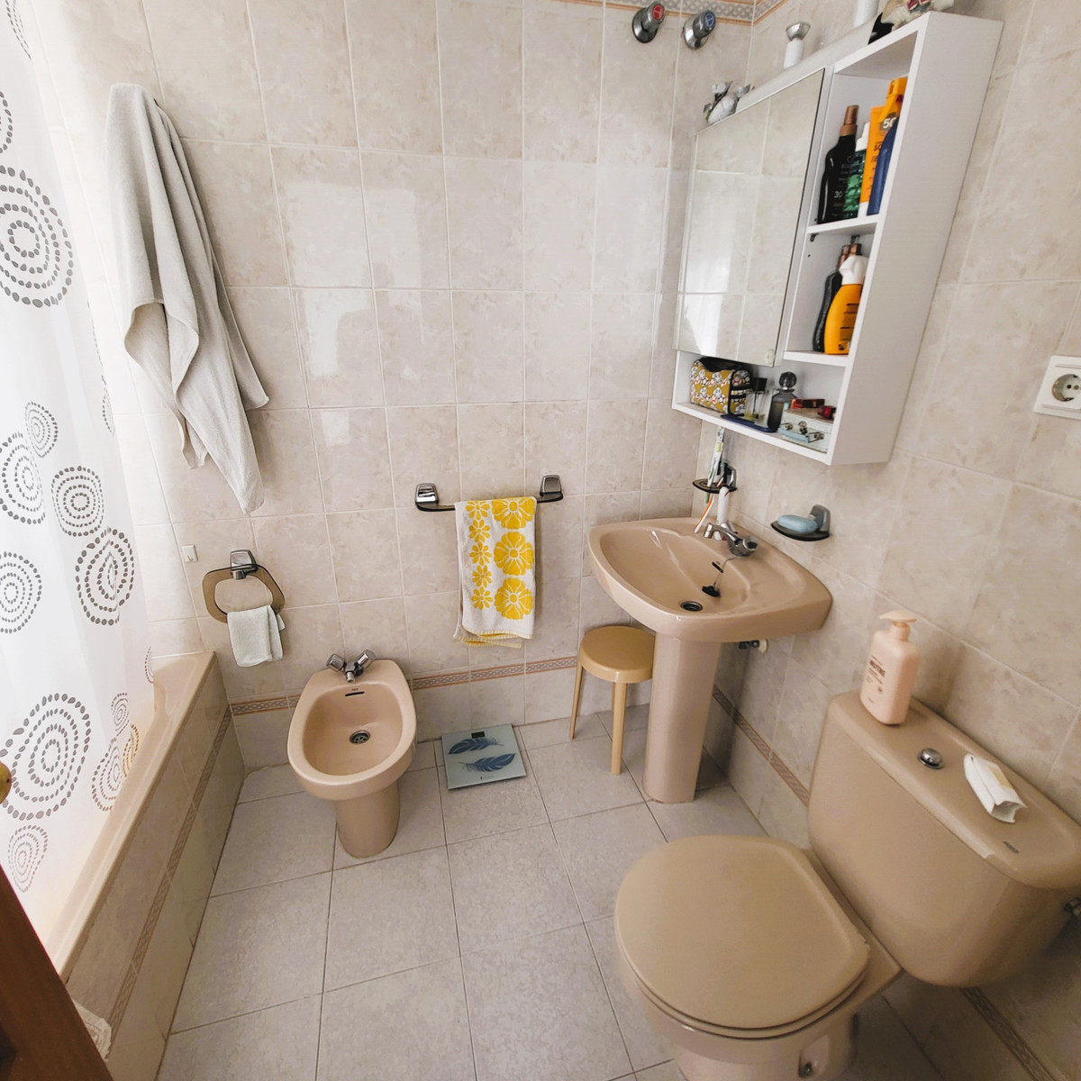 3 Bed Apartment for sale in Estepona Costa Del Sol, Málaga, Spain