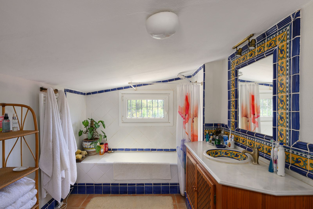 3 Bed Townhouse for sale in Estepona Costa Del Sol, Málaga, Spain