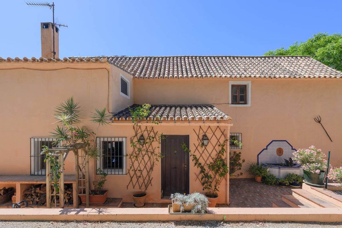 3 Bed Townhouse for sale in Estepona Costa Del Sol, Málaga, Spain