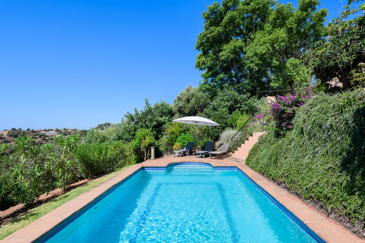 3 Bed Townhouse for sale in Estepona Costa Del Sol, Málaga, Spain