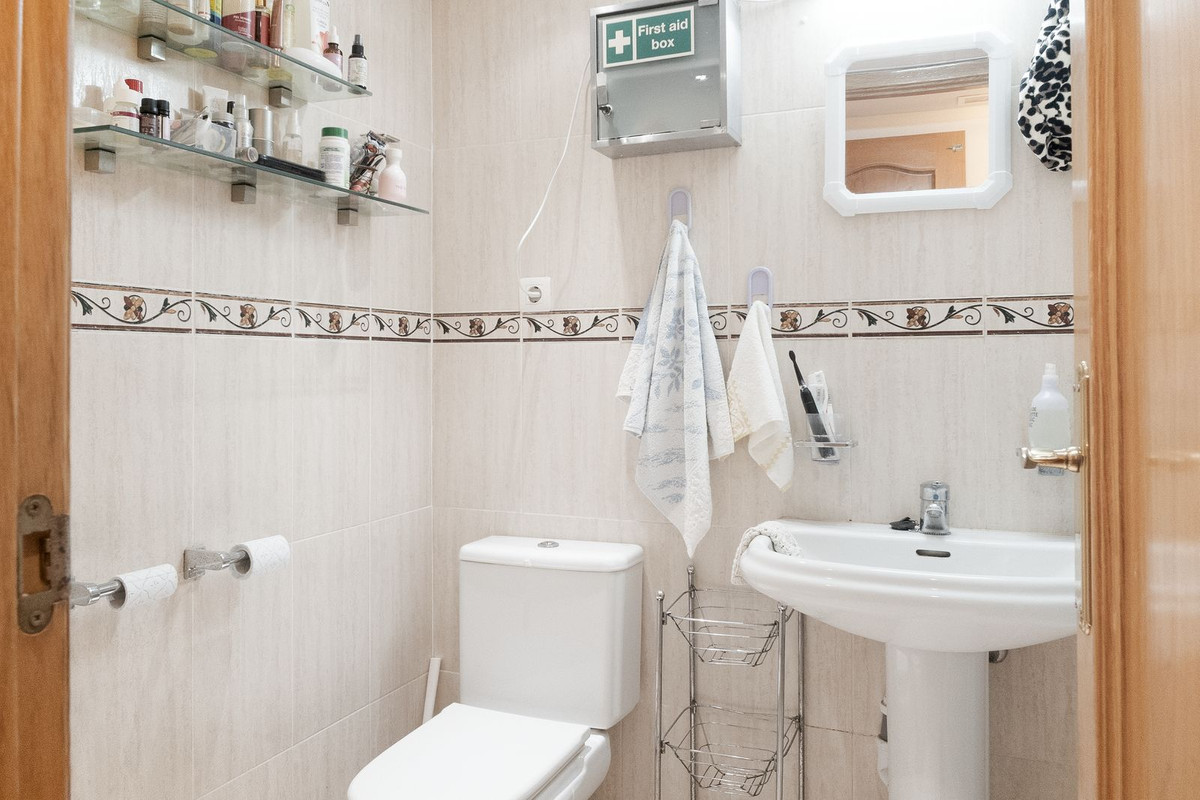 2 Bed Apartment for sale in Benalmadena Costa Costa Del Sol, Málaga, Spain