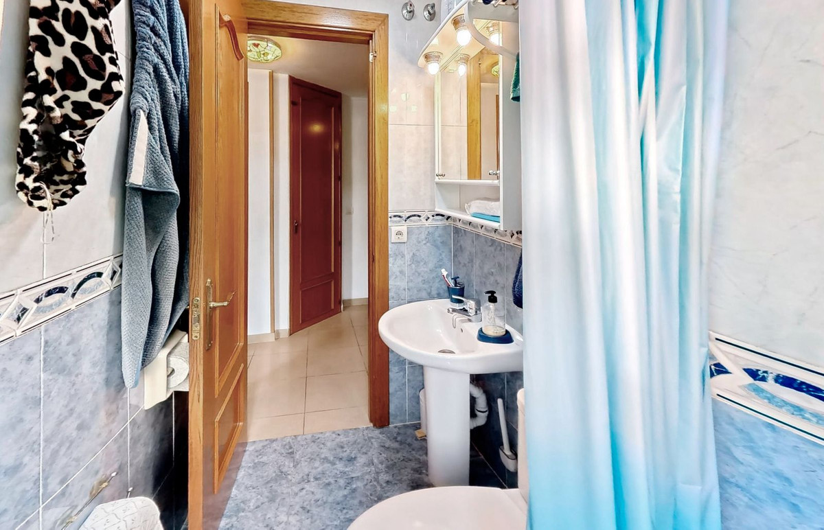 2 Bed Apartment for sale in Benalmadena Costa Costa Del Sol, Málaga, Spain