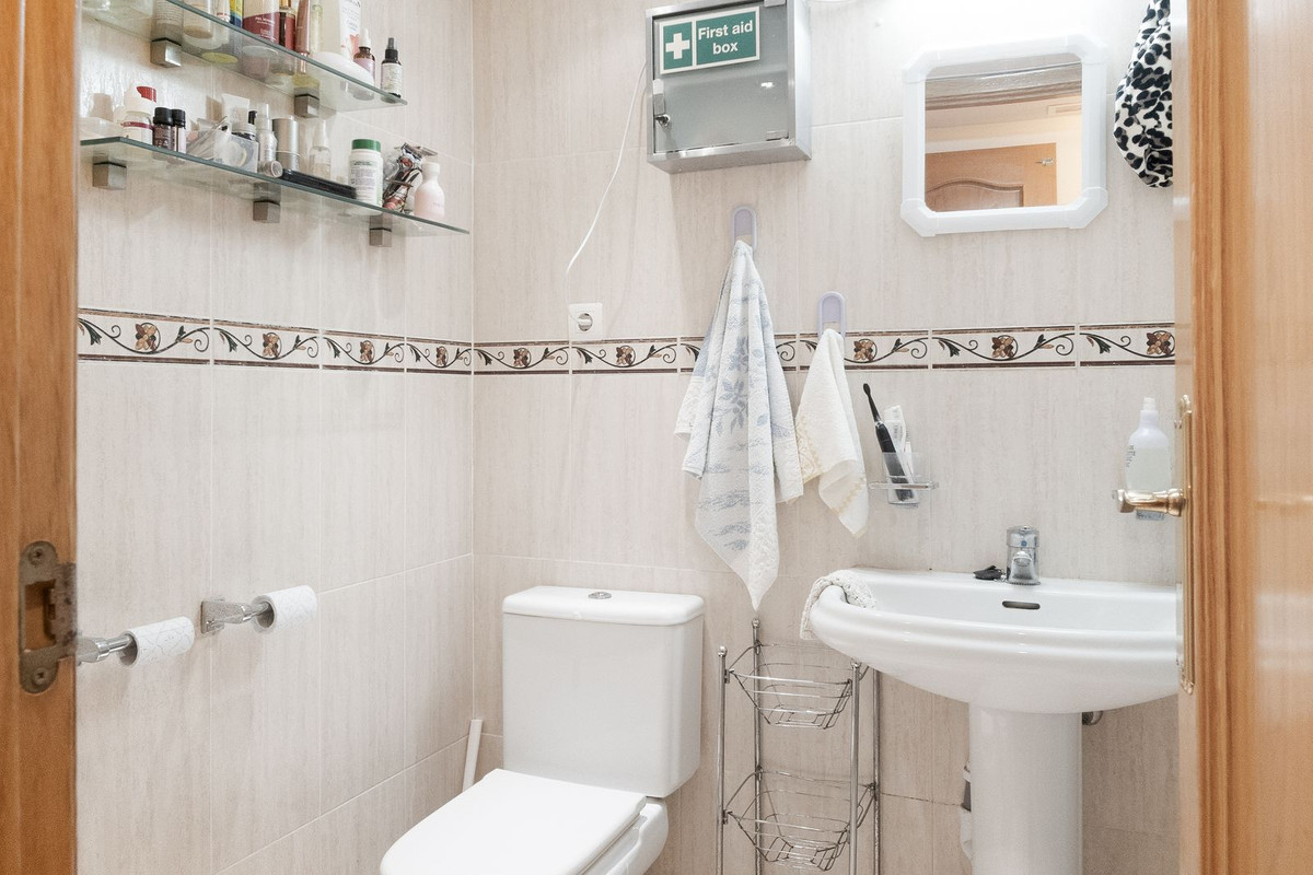 2 Bed Apartment for sale in Benalmadena Costa Costa Del Sol, Málaga, Spain
