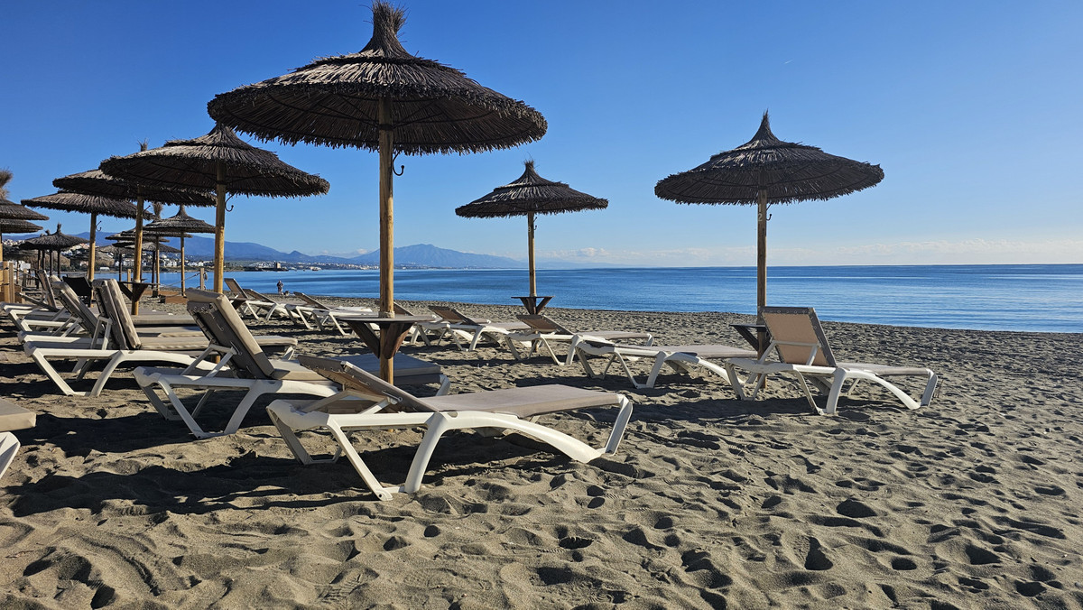 1 Bed Apartment for sale in La Duquesa Costa Del Sol, Málaga, Spain