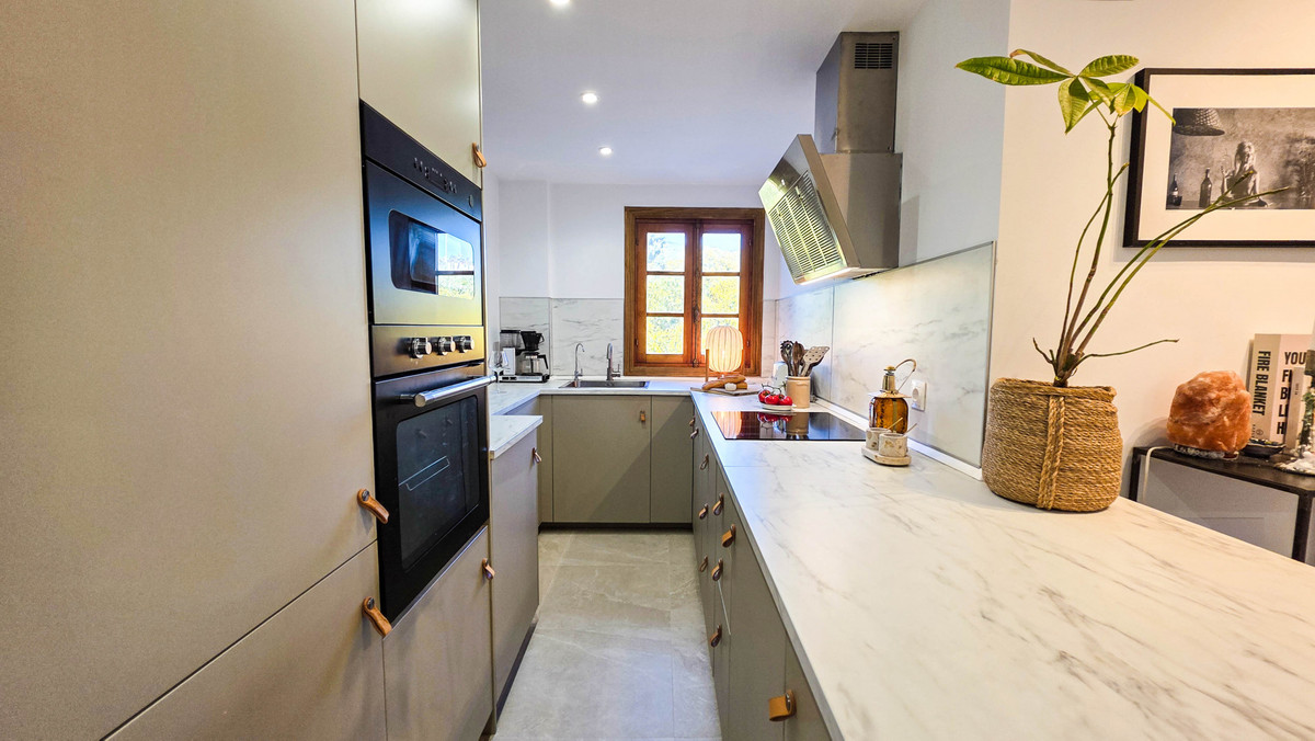 1 Bed Apartment for sale in La Duquesa Costa Del Sol, Málaga, Spain