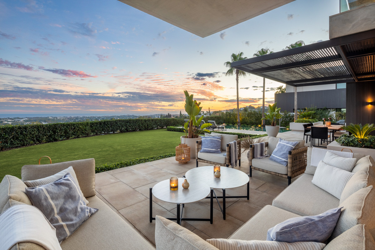 6 Bed Townhouse for sale in La Quinta Costa Del Sol, Málaga, Spain
