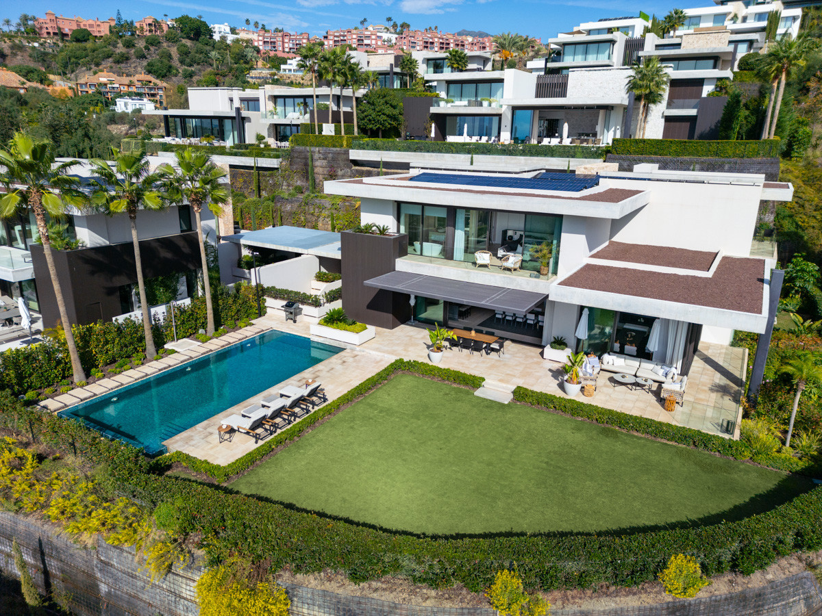 6 Bed Townhouse for sale in La Quinta Costa Del Sol, Málaga, Spain