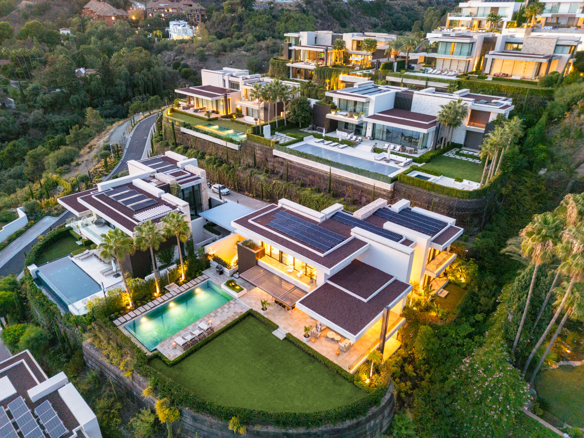 6 Bed Townhouse for sale in La Quinta Costa Del Sol, Málaga, Spain