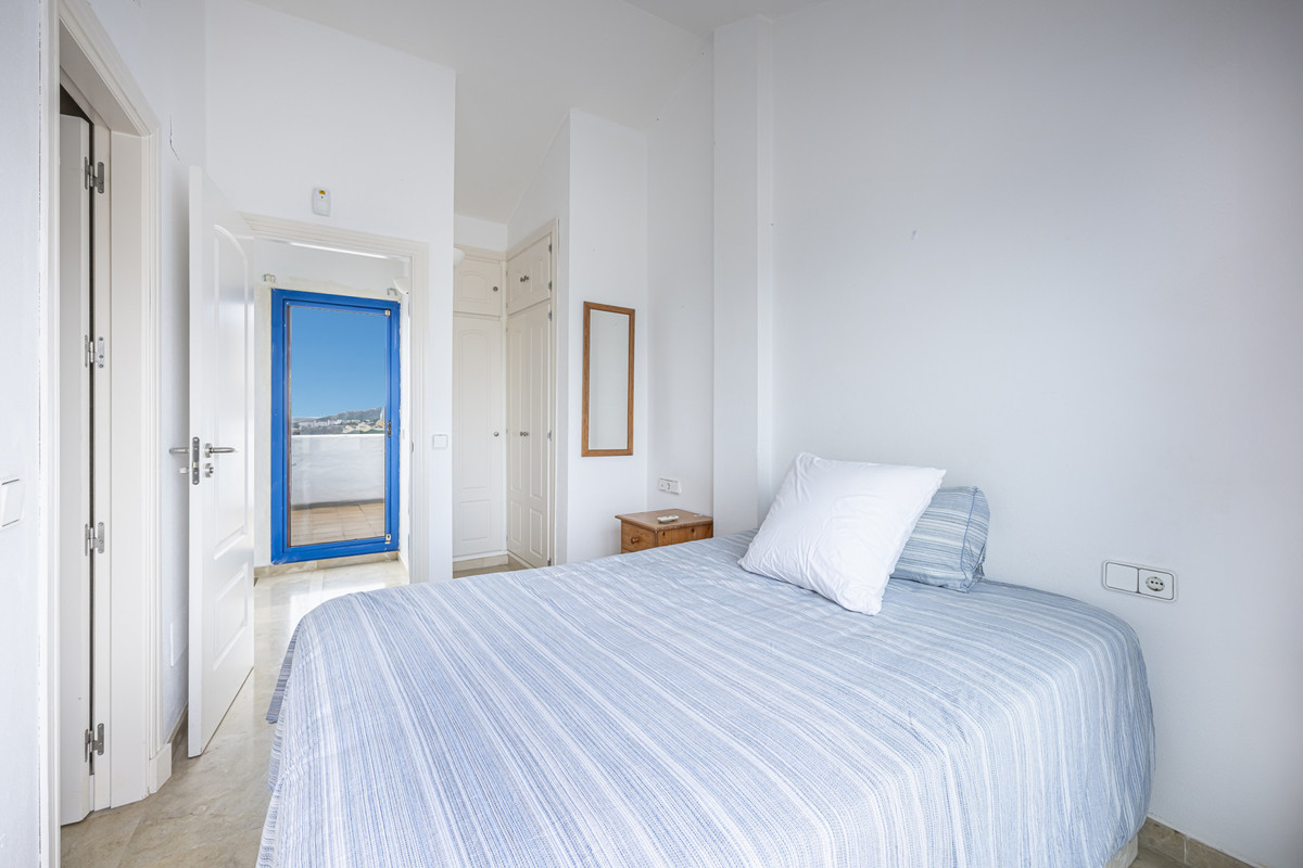 2 Bed Apartment for sale in La Duquesa Costa Del Sol, Málaga, Spain