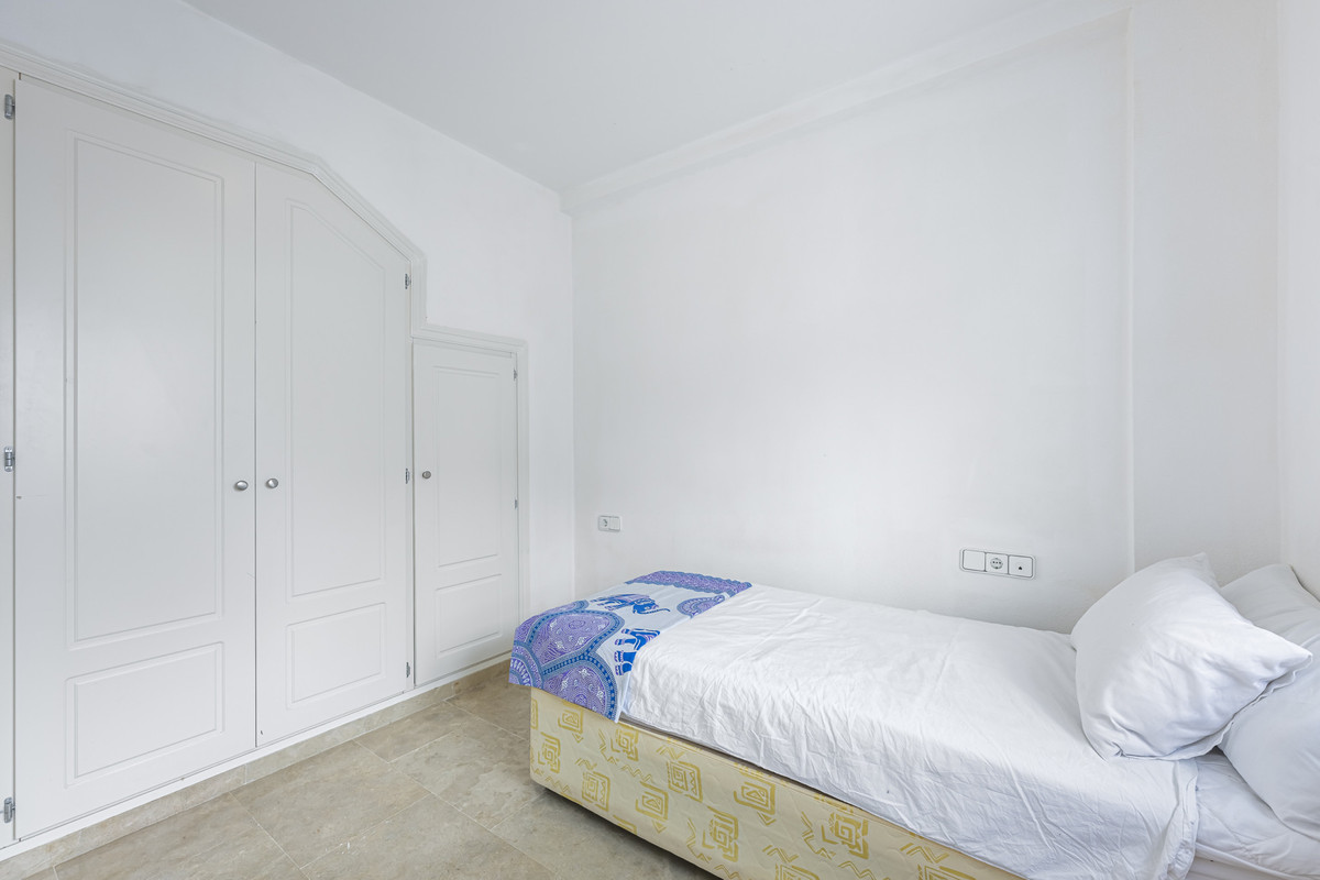 2 Bed Apartment for sale in La Duquesa Costa Del Sol, Málaga, Spain