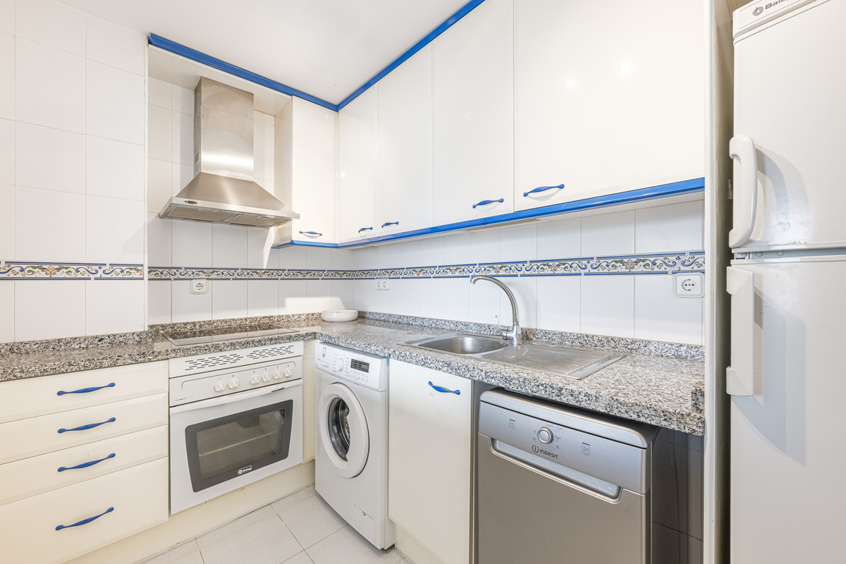 2 Bed Apartment for sale in La Duquesa Costa Del Sol, Málaga, Spain
