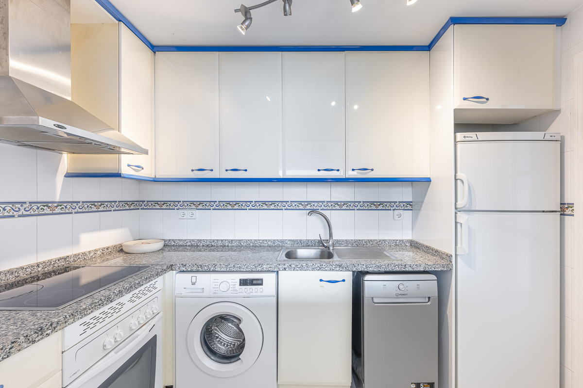 2 Bed Apartment for sale in La Duquesa Costa Del Sol, Málaga, Spain
