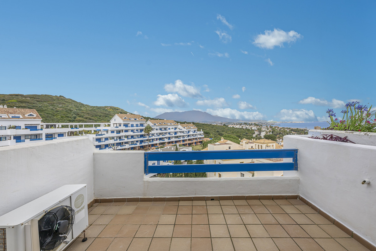 2 Bed Apartment for sale in La Duquesa Costa Del Sol, Málaga, Spain