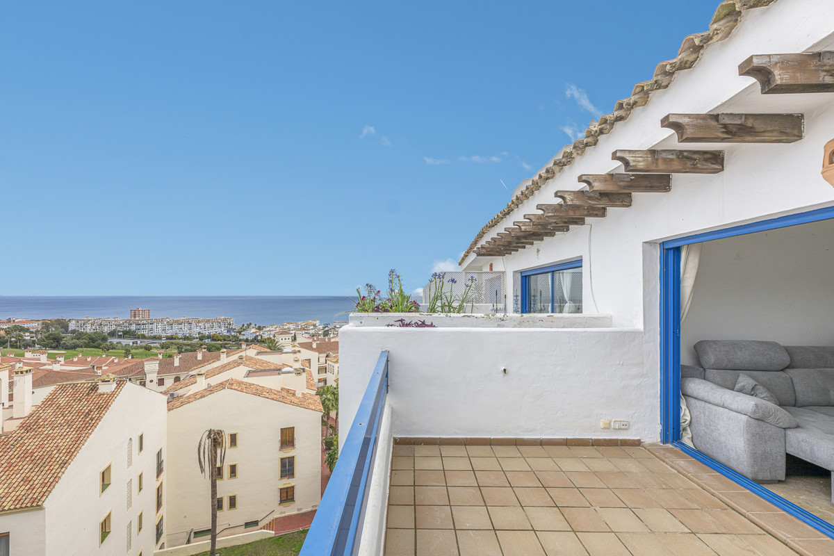2 Bed Apartment for sale in La Duquesa Costa Del Sol, Málaga, Spain