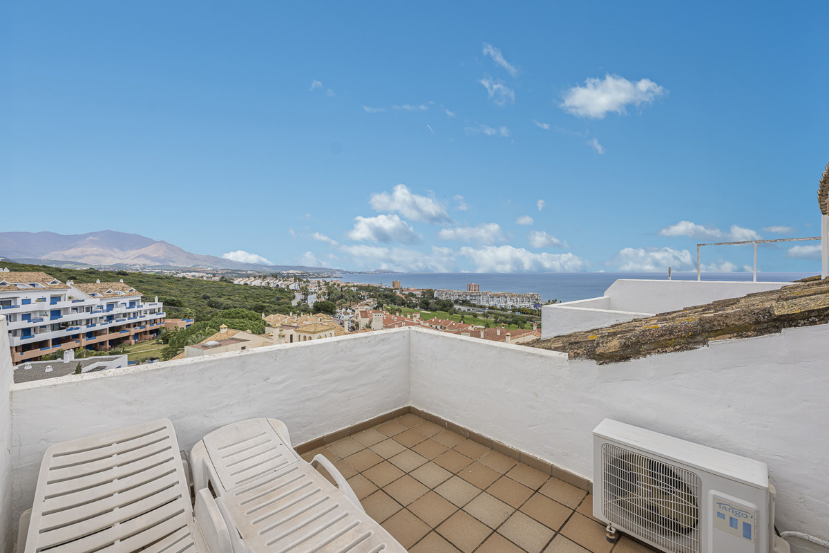 2 Bed Apartment for sale in La Duquesa Costa Del Sol, Málaga, Spain