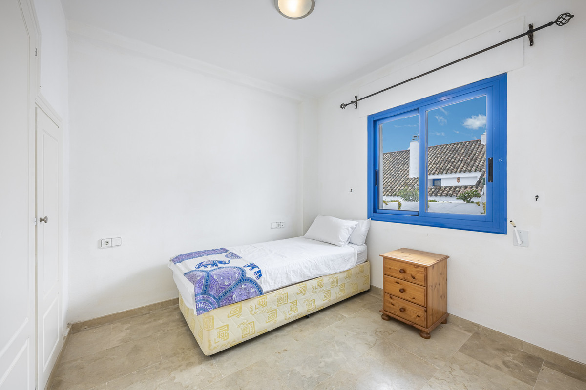 2 Bed Apartment for sale in La Duquesa Costa Del Sol, Málaga, Spain