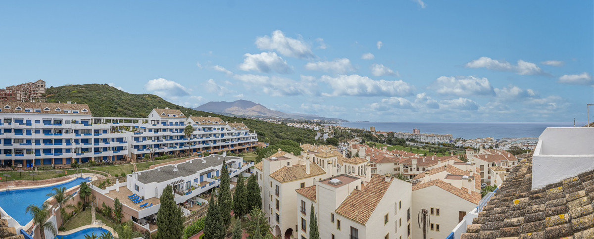 2 Bed Apartment for sale in La Duquesa Costa Del Sol, Málaga, Spain