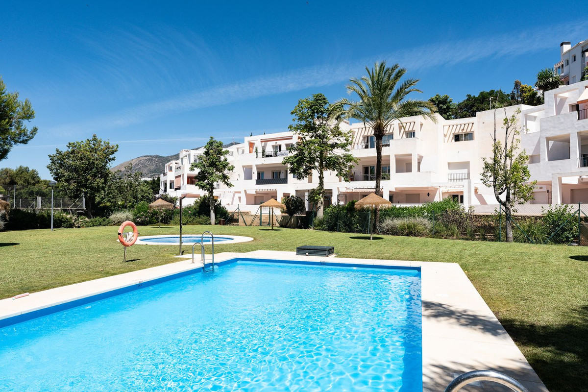Se vende Apartamento Planta Media de 2 dormitorios en Costa Del Sol, Málaga, España