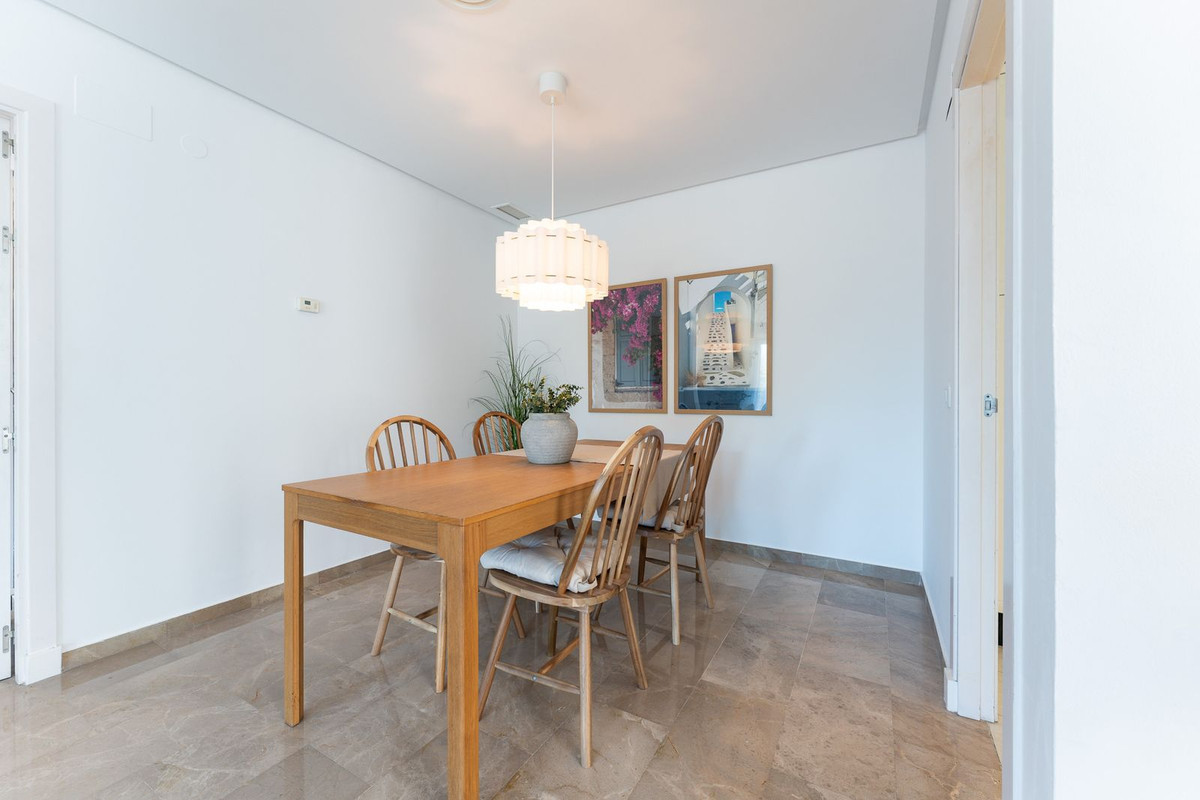 Se vende Apartamento Planta Media de 2 dormitorios en Costa Del Sol, Málaga, España