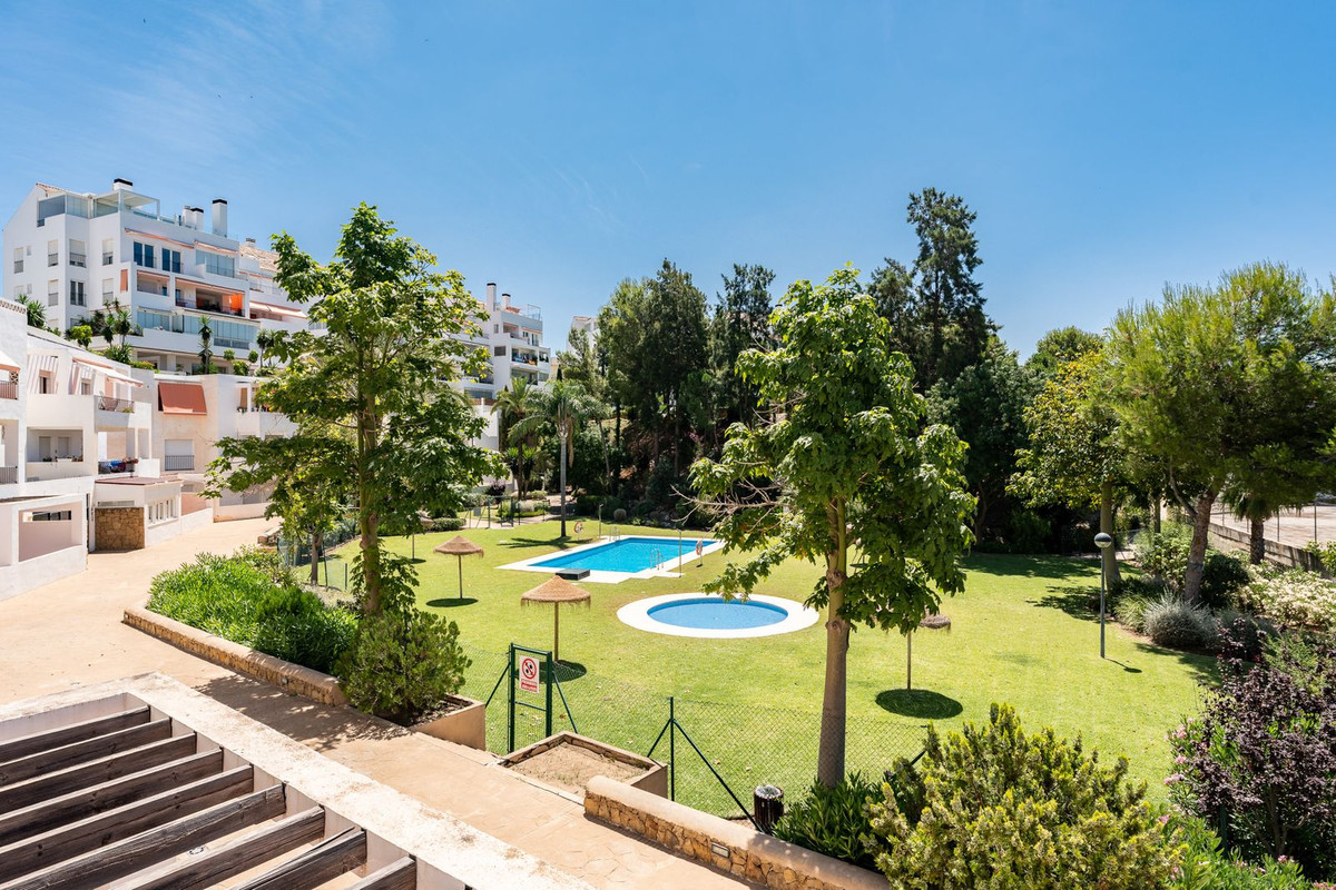 Se vende Apartamento Planta Media de 2 dormitorios en Costa Del Sol, Málaga, España