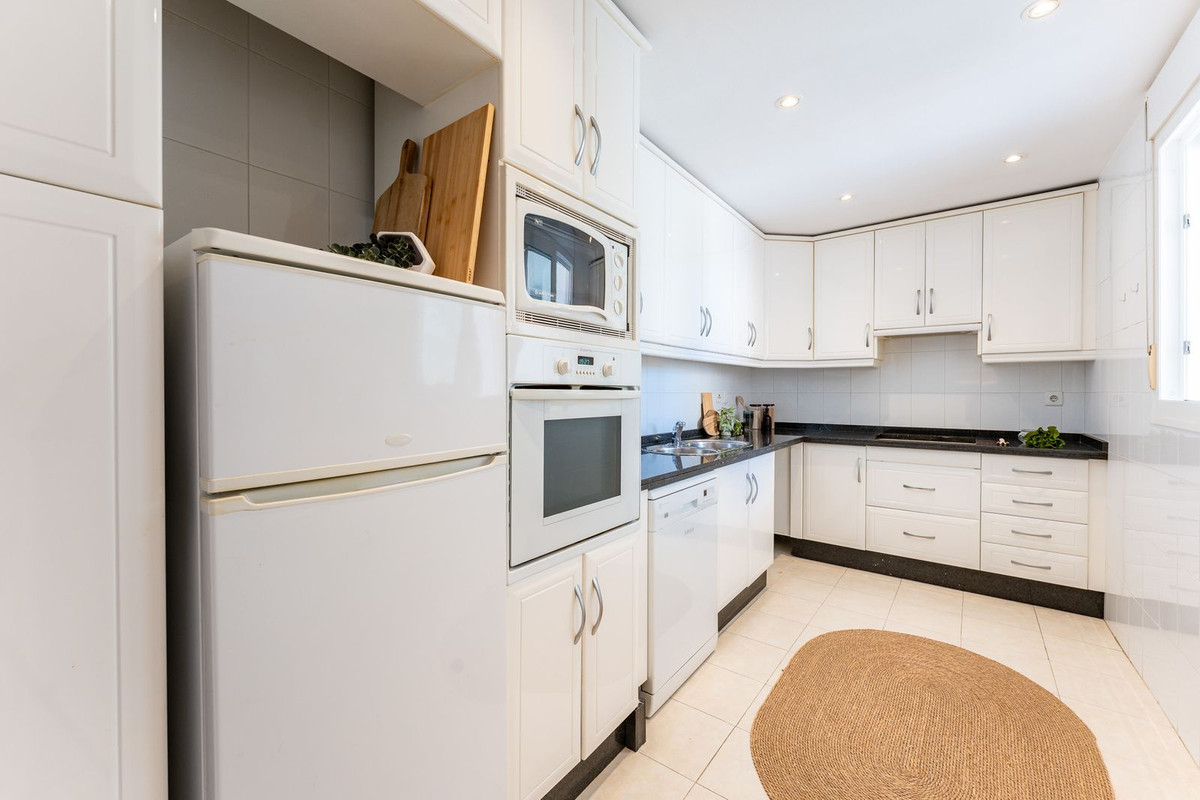 Se vende Apartamento Planta Media de 2 dormitorios en Costa Del Sol, Málaga, España