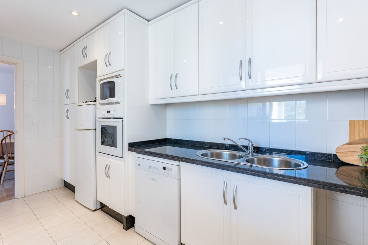 Se vende Apartamento Planta Media de 2 dormitorios en Costa Del Sol, Málaga, España