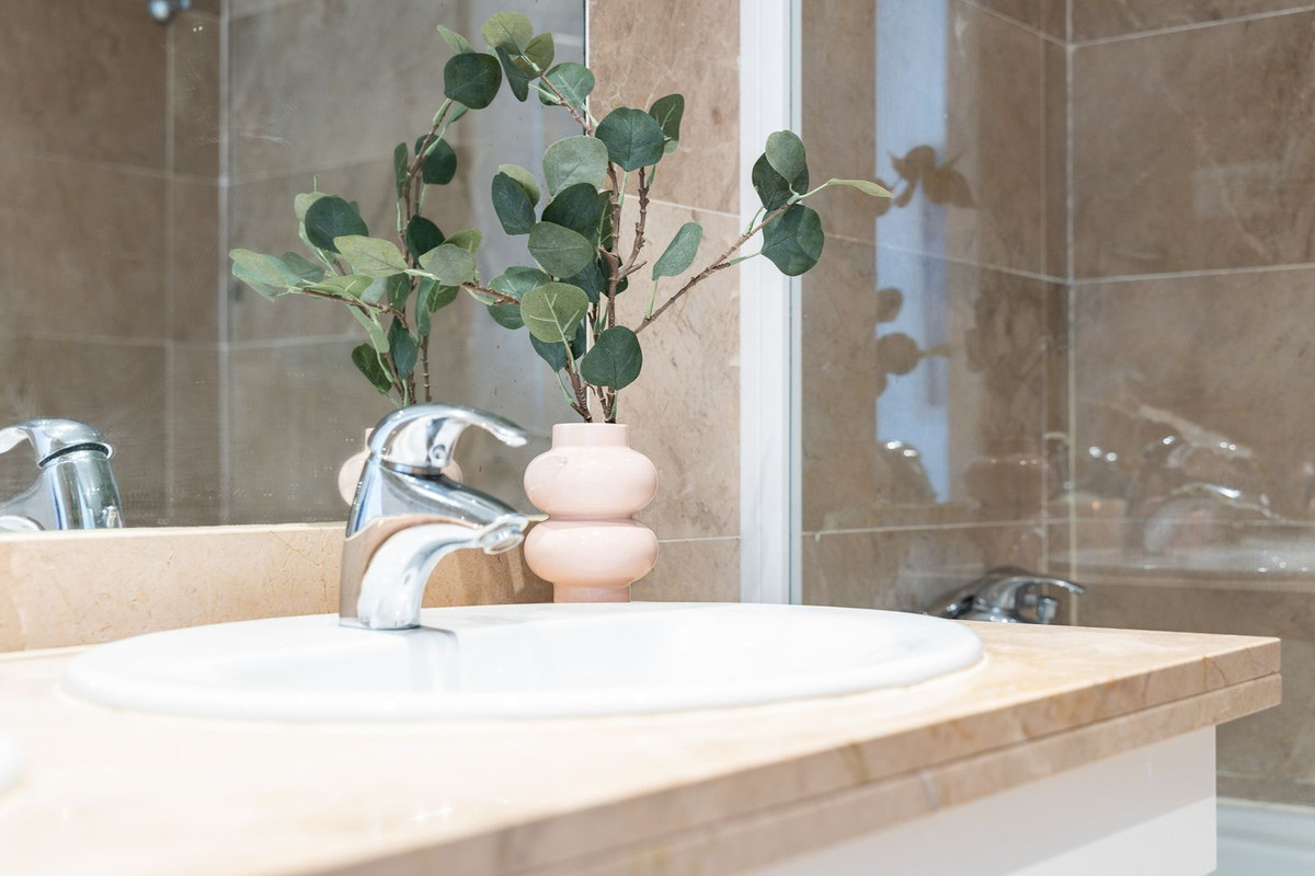Se vende Apartamento Planta Media de 2 dormitorios en Costa Del Sol, Málaga, España