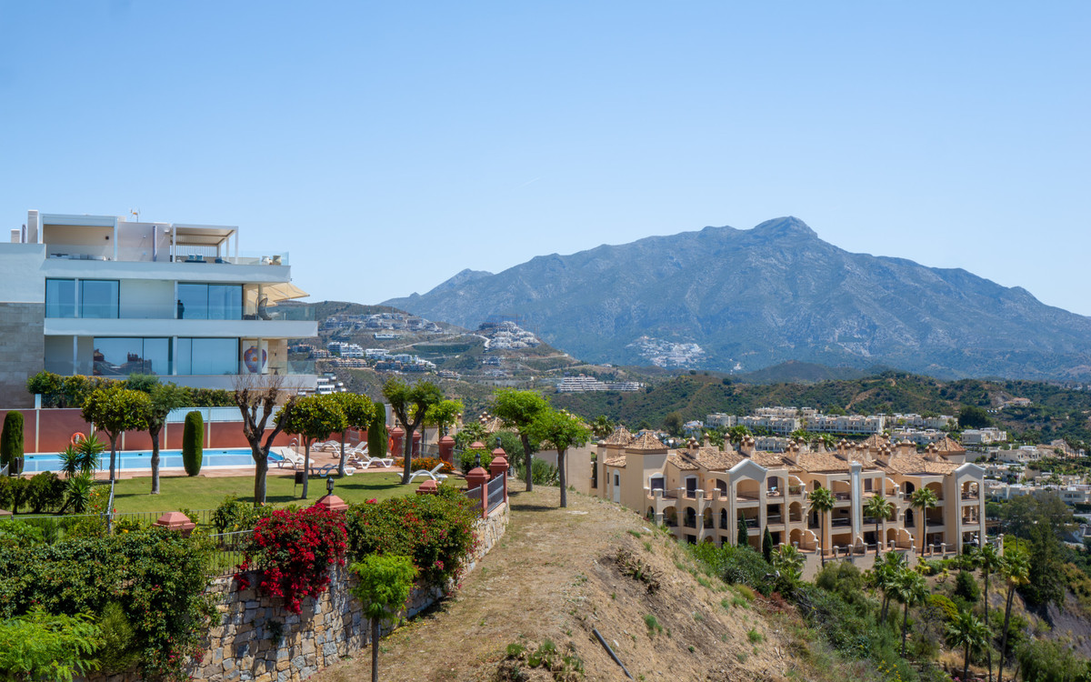 3 Bed Apartment for sale in Benahavís Costa Del Sol, Málaga, Spain