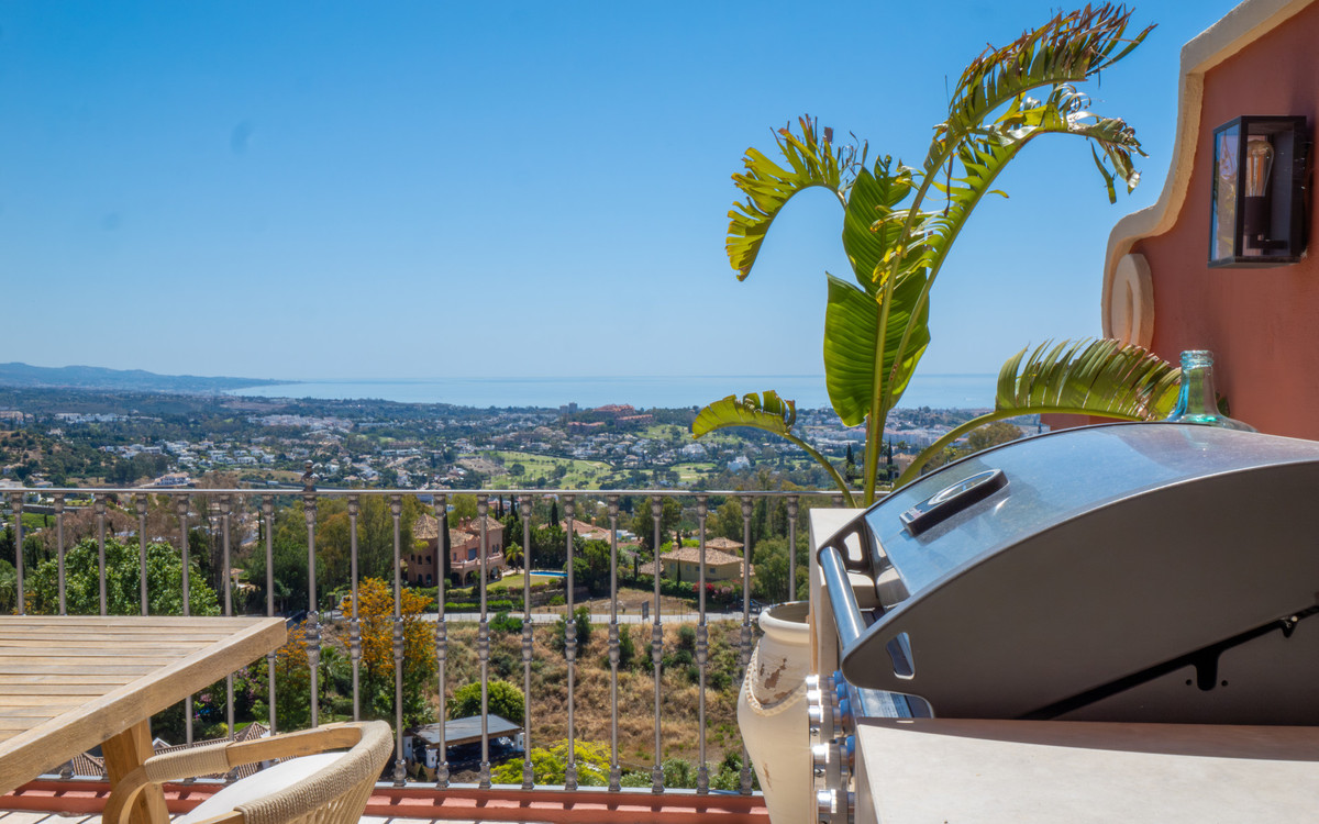 3 Bed Apartment for sale in Benahavís Costa Del Sol, Málaga, Spain