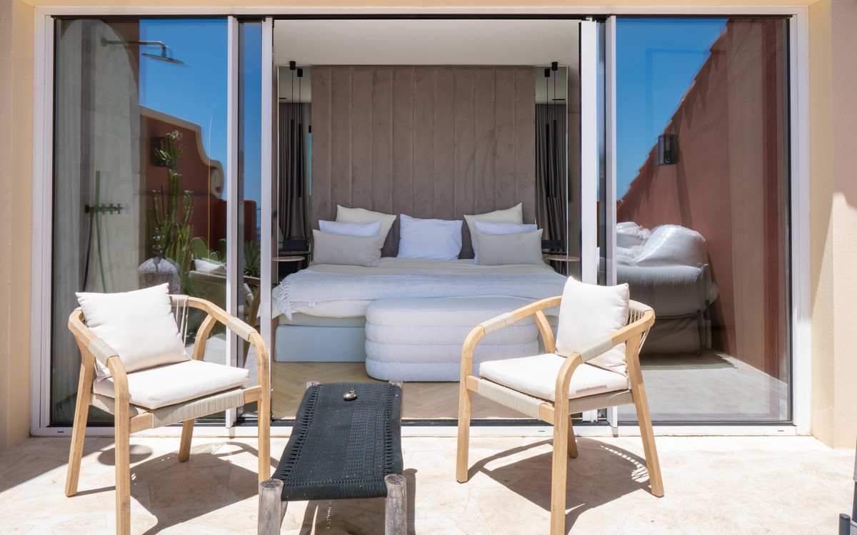 3 Bed Apartment for sale in Benahavís Costa Del Sol, Málaga, Spain