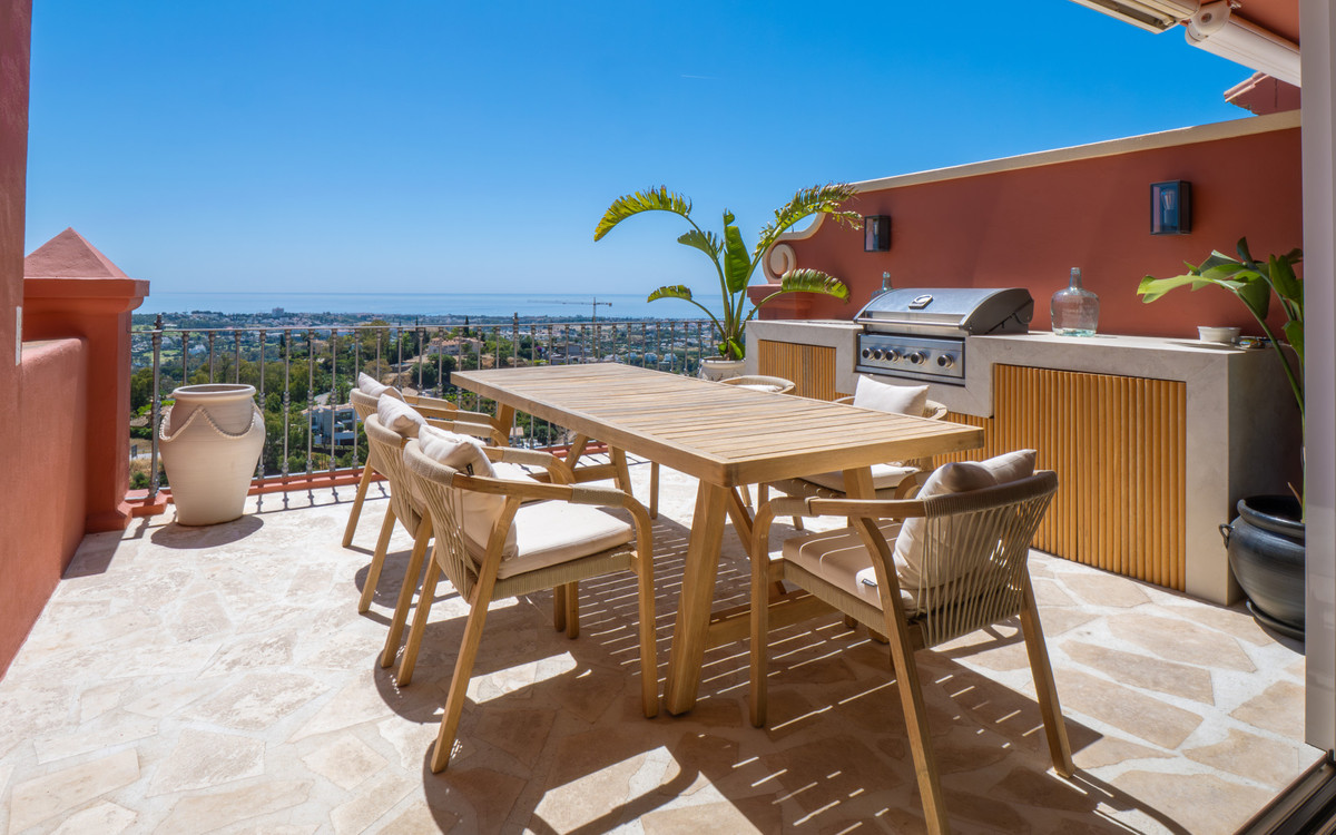 3 Bed Apartment for sale in Benahavís Costa Del Sol, Málaga, Spain