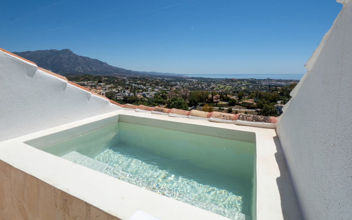 3 Bed Apartment for sale in Benahavís Costa Del Sol, Málaga, Spain