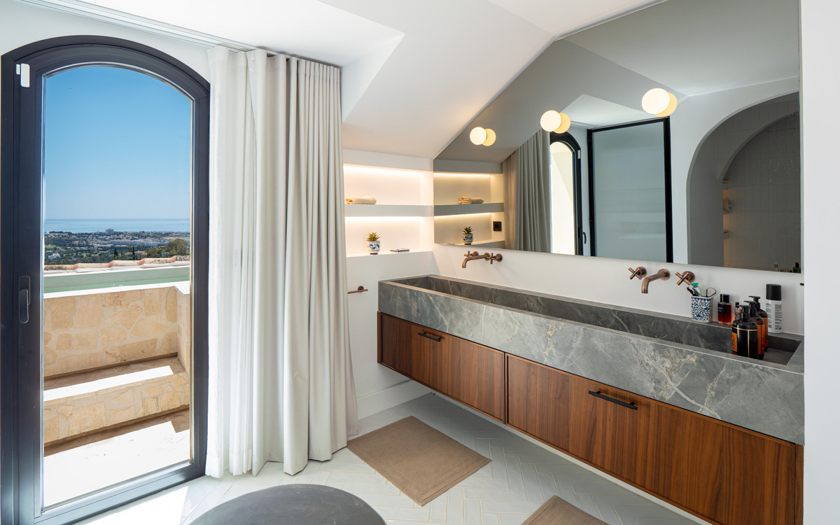 3 Bed Apartment for sale in Benahavís Costa Del Sol, Málaga, Spain