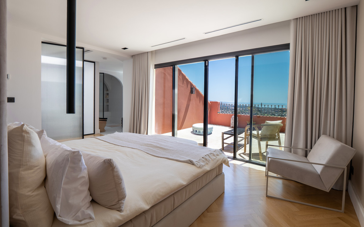 3 Bed Apartment for sale in Benahavís Costa Del Sol, Málaga, Spain