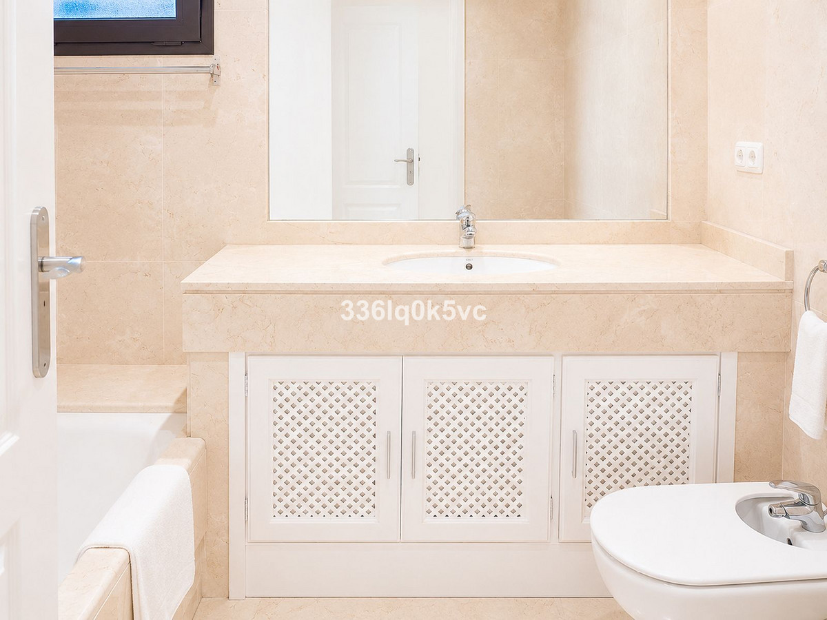 Se vende Apartamento Planta Media de 2 dormitorios en Costa Del Sol, Málaga, España