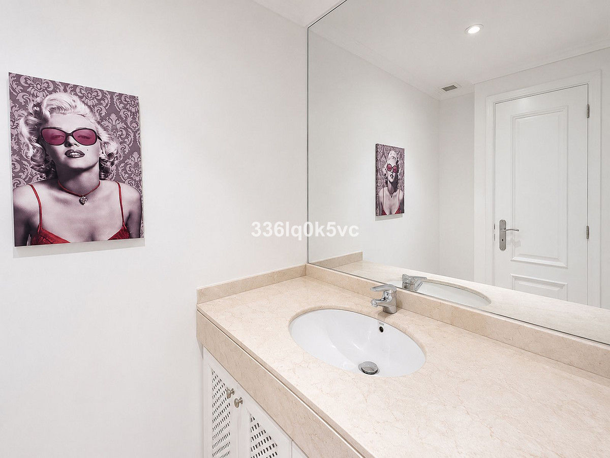 Se vende Apartamento Planta Media de 2 dormitorios en Costa Del Sol, Málaga, España