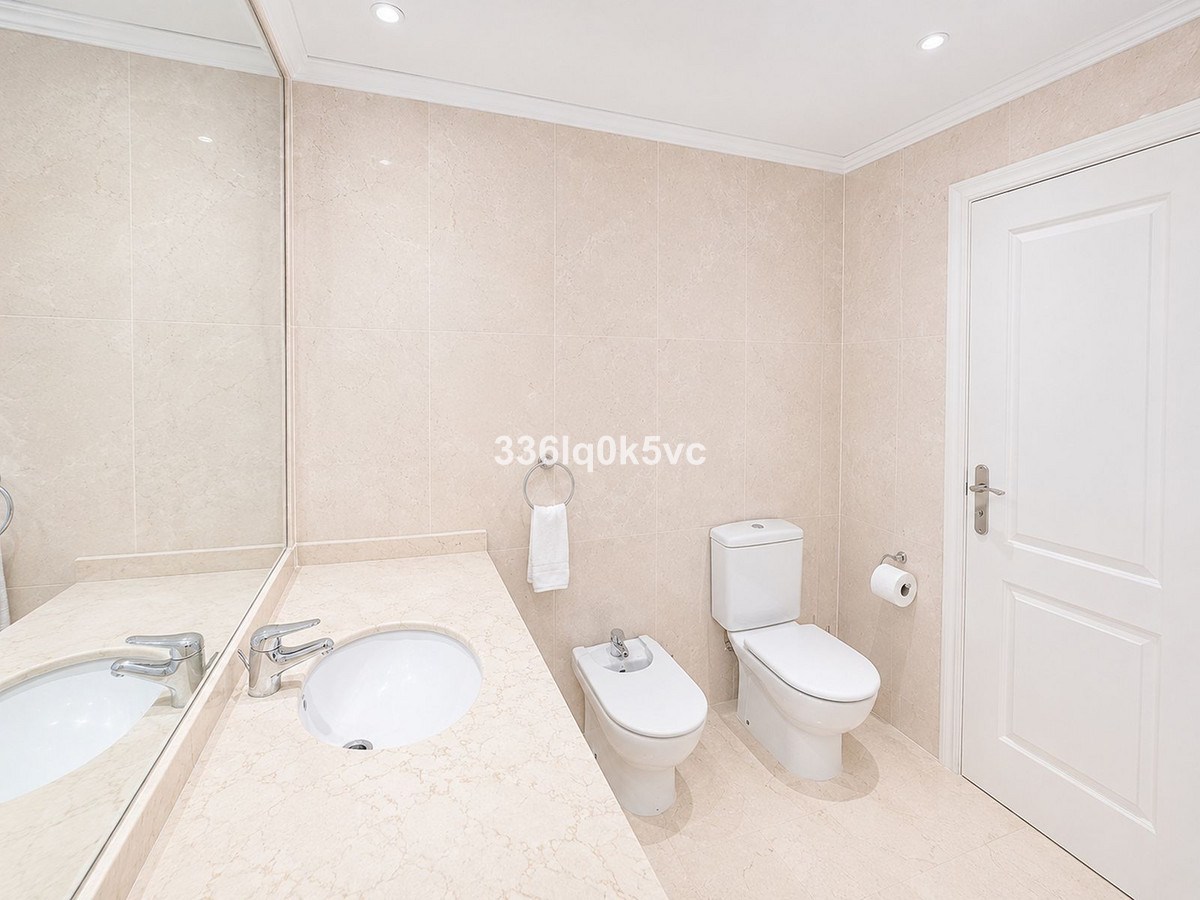 Se vende Apartamento Planta Media de 2 dormitorios en Costa Del Sol, Málaga, España