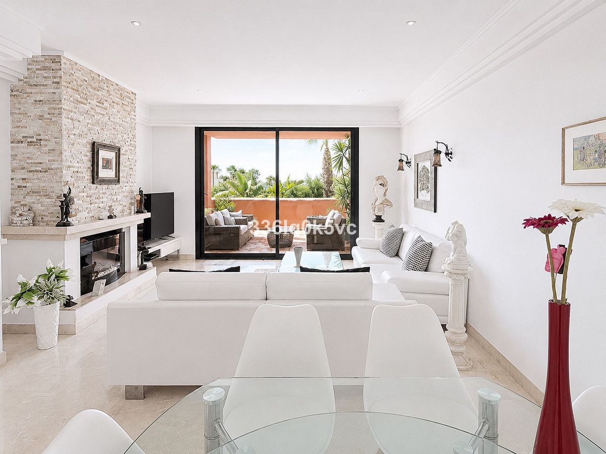 Se vende Apartamento Planta Media de 2 dormitorios en Costa Del Sol, Málaga, España
