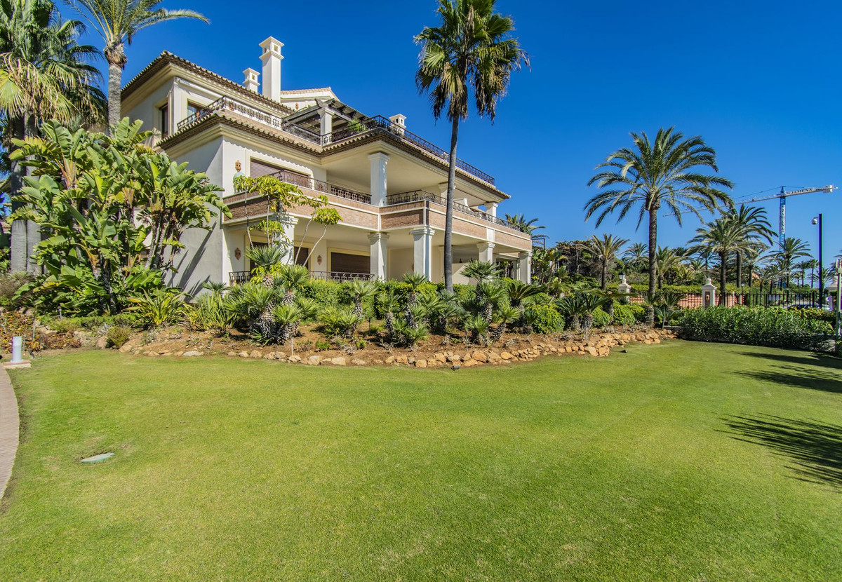 2 Bed Apartment for sale in Los Monteros Costa Del Sol, Málaga, Spain