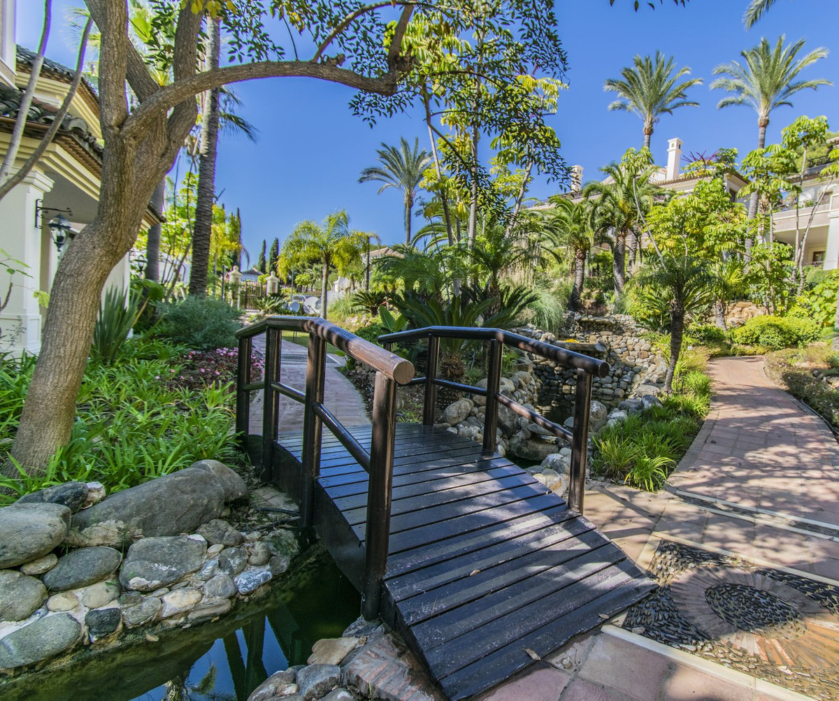 2 Bed Apartment for sale in Los Monteros Costa Del Sol, Málaga, Spain